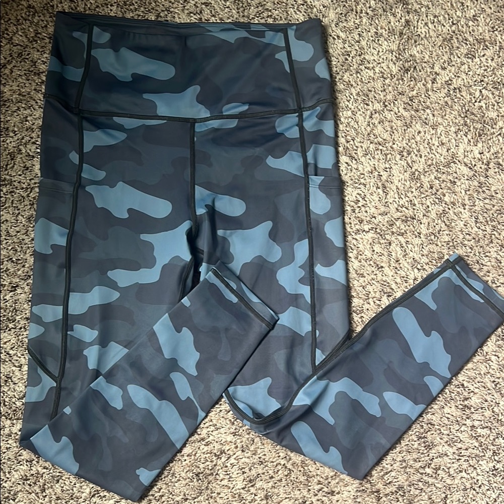 Blue Camo Leggings NWOT size L